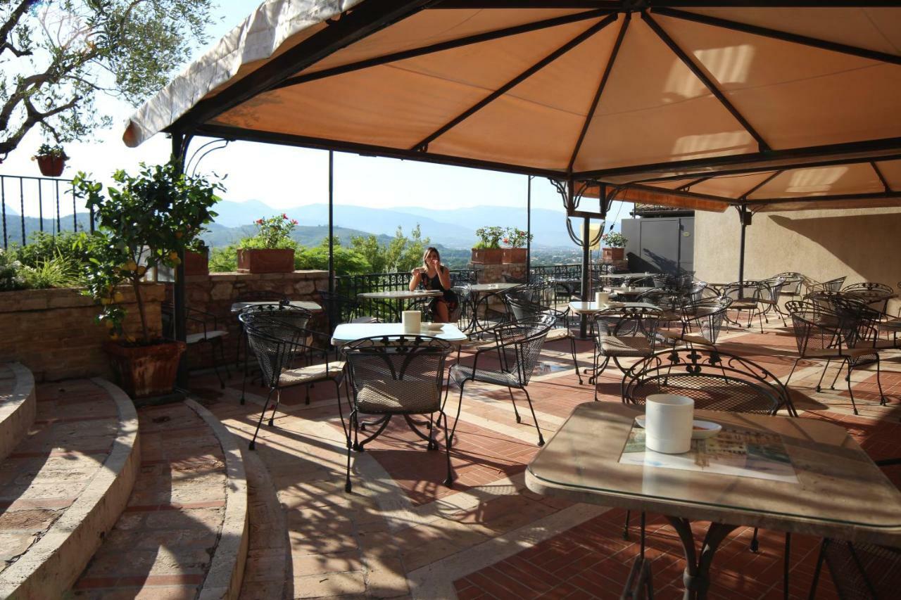 Hotel La Bastiglia Spello Exterior foto